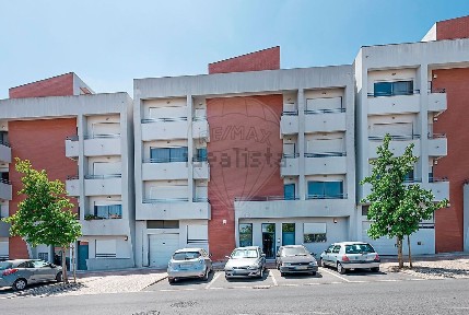 Arrendamento de apartamento T3 na Rua Doutor Alberto de Araújo