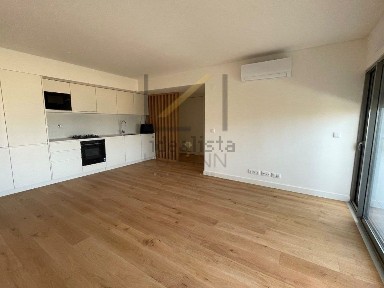 Arrendamento de apartamento T2 na Rua Carlos Paredes