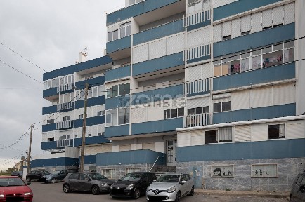 Arrendamento de apartamento T3 na Rua da Bica, 103