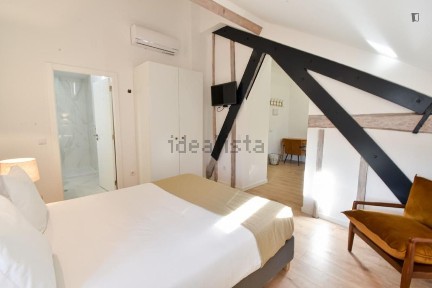 Arrendamento de apartamento T0 na Rua Lourenço de Almeida Azevedo