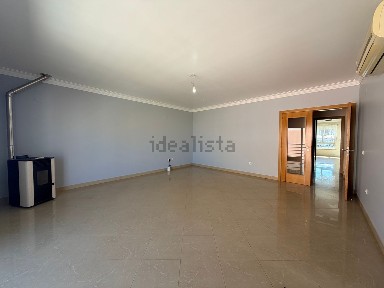 Arrendamento de apartamento T4 na Rua Gago Coutinho e Sacadura Cabral, 128
