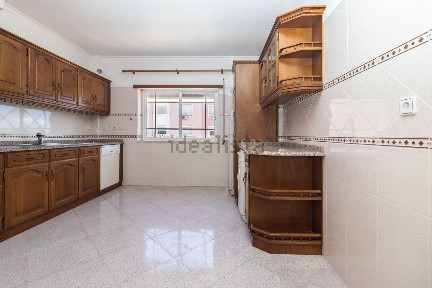 Arrendamento de apartamento T2 na Praceta Calvet de Magalhães, 3