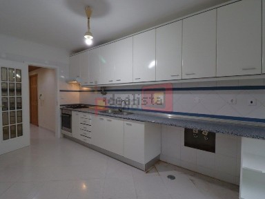 Arrendamento de apartamento T3 em Atalaia e Alto Estanqueiro - Jardia