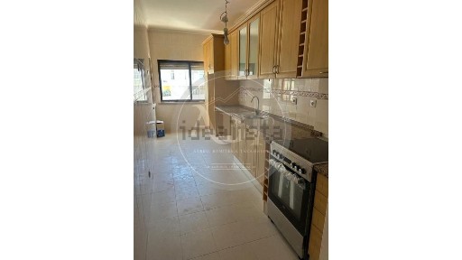 Arrendamento de apartamento T3 na Avenida do Cristo Rei, 13 Nº13, 2º