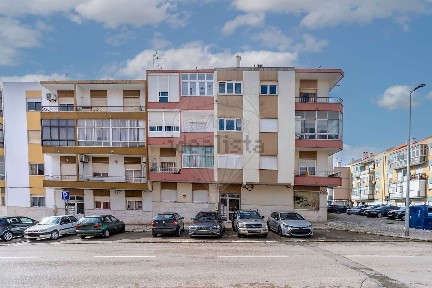 Arrendamento de apartamento T1 na Rua Viana da Mota
