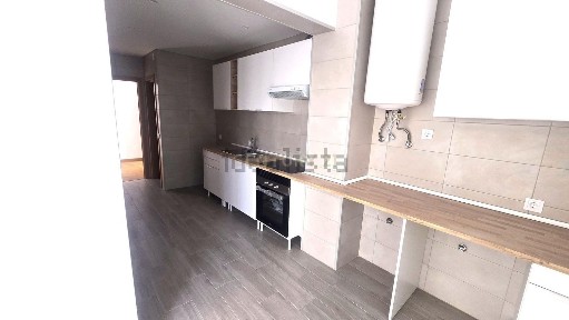Arrendamento de apartamento T3 na Praceta dos Açores, 1