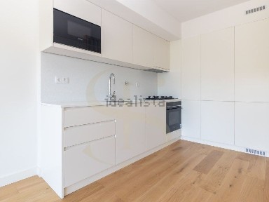 Arrendamento de apartamento T2 na Rua Carlos Paredes