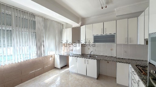 Arrendamento de apartamento T3 na Rua Dom João de Castro
