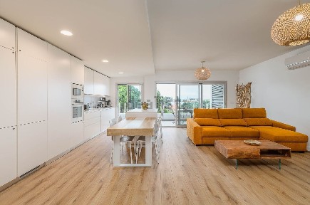 Arrendamento de apartamento T2 na Rua Engenheiro Viana Batista
