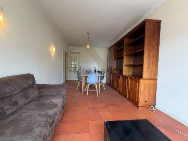 Arrendamento de apartamento T2 na Rua Júlio Dinis, 21