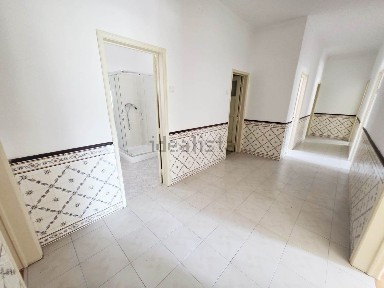 Arrendamento de apartamento T5 na Praça da Indepêndencia