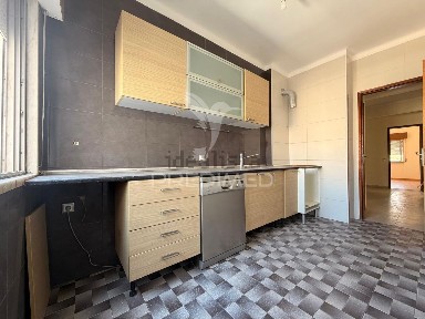 Arrendamento de apartamento T3 na Avenida Infante Dom Henrique, 17
