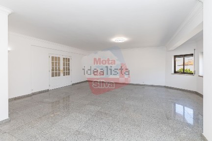 Arrendamento de apartamento T3 na Cova da Piedade