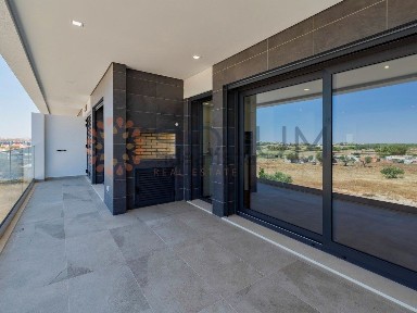 Arrendamento de apartamento T3 no Bairro do Areias