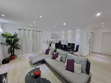 Arrendamento de apartamento T3 na Rua Eugénio Salvador, 49