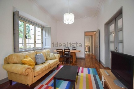 Arrendamento de apartamento T4 na Rua Guerra Junqueiro, 56