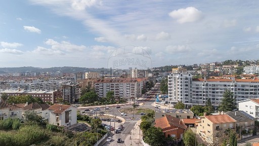 Arrendamento de apartamento T4 na Rua General Humberto Delgado