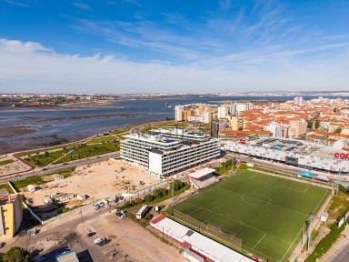 Arrendamento de apartamento T4 na Rua Bombeiros Voluntários do Barreiro s/n