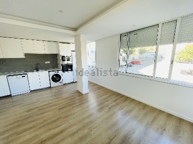 Arrendamento de apartamento T3 na Rua Columbano Bordalo Pinheiro, 9