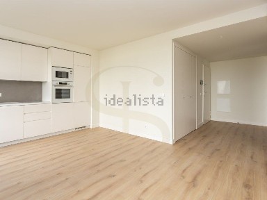 Arrendamento de apartamento T1 na Rua Engenheiro Viana Batista