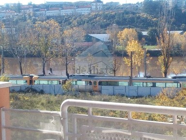 Arrendamento de apartamento T2 na Rua dos Oleiros, 2