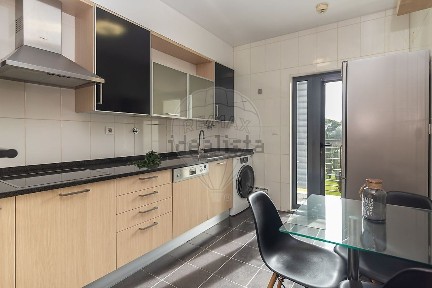 Arrendamento de apartamento T3 na Rua Carlos Paredes