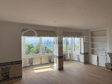 Arrendamento de apartamento T4 no Barreiro