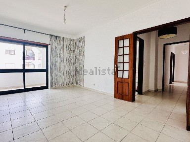 Arrendamento de apartamento T2 na Rua Manuel Agro Ferreira