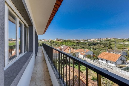 Arrendamento de apartamento T2 na Rua Samuel de Carvalho, 34