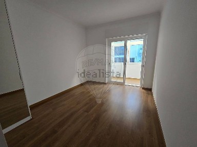Arrendamento de apartamento T2 na Avenida Dom Nuno Álvares Pereira