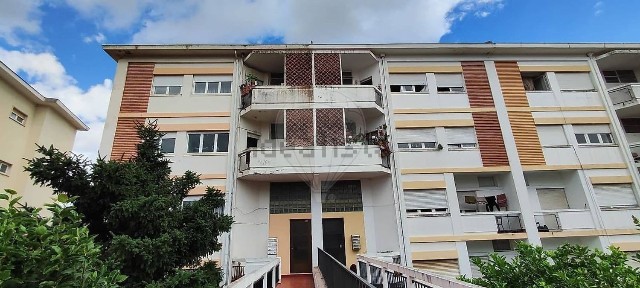 Arrendamento de apartamento T3 na Rua Nicolau Chanterenne