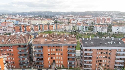 Arrendamento de apartamento T7 na Rua Padre Manuel da Nóbrega