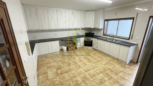 Arrendamento de apartamento T3 em Covões e Camarneira