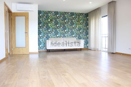 Arrendamento de apartamento T3 na Praça Bartolomeu Dias, 80