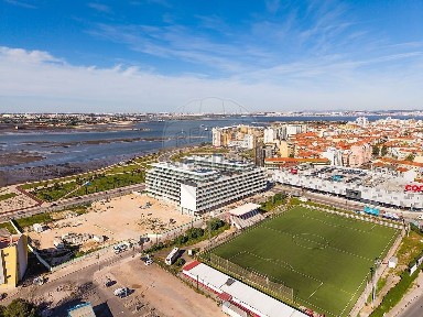 Arrendamento de apartamento T4 na Praceta Verderena, 9