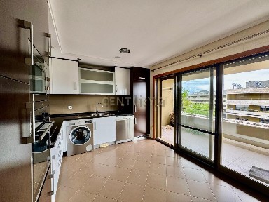 Arrendamento de apartamento T3 na Rua Virgínia Rau