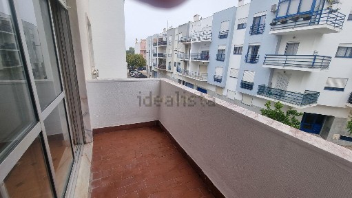 Arrendamento de apartamento T2 na Rua José Maria Pedroto, 10