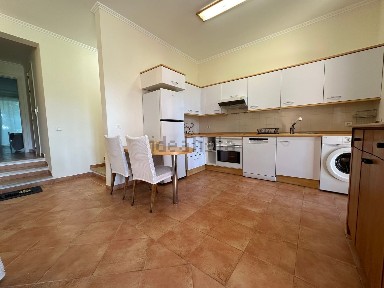 Arrendamento de apartamento T2 na Rua dos Pinheiros