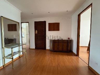Arrendamento de apartamento T3 na Praça Capitães de Abril, 8