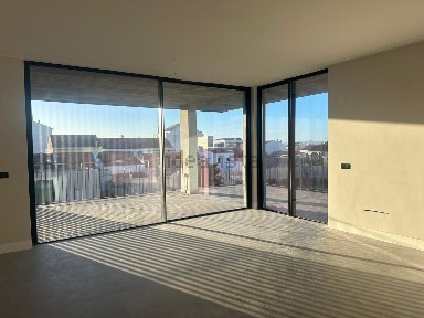Arrendamento de apartamento T2 na Rua Padre Francisco António Ferreira