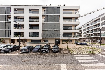Arrendamento de apartamento T3 na Rua Luís António Verney