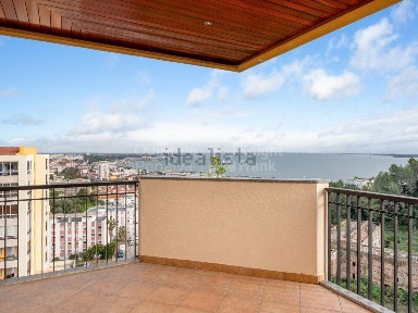 Arrendamento de apartamento T4 na Rua Miradouro do Sado