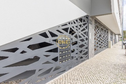 Arrendamento de apartamento T4 na Rua Sarmento Beires