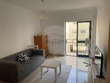 Arrendamento de apartamento T3 na Rua Madalena Claro