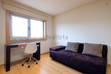 Arrendamento de apartamento T0 na Rua Pinhal de Marrocos, 342