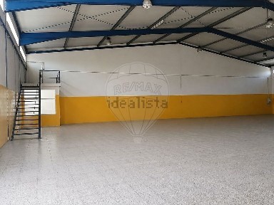 Arrendamento de armazém na Rua Principal, 675