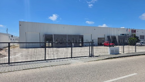 Arrendamento de armazém na Rua das Fontainhas s/n