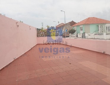 Arrendamento de espaço comercial na Rua Francisco Almeida Grandela, 89