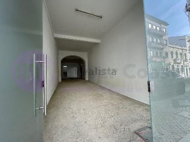 Arrendamento de espaço comercial na Rua Doutor Miguel Bombarda