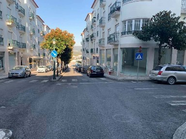 Arrendamento de espaço comercial na Rua Nova da Vila